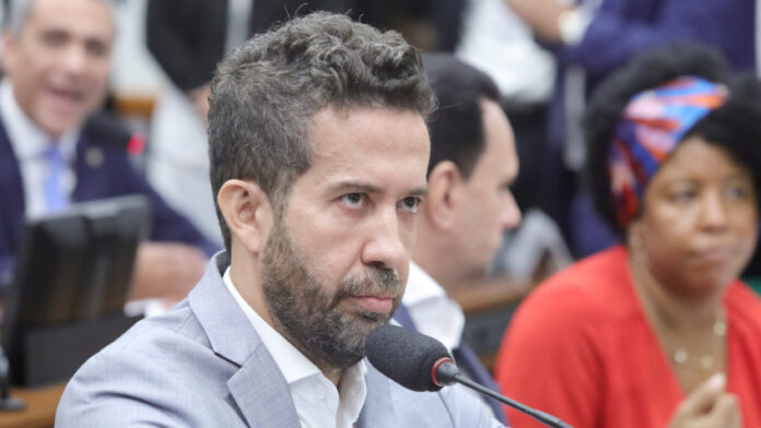 Janones expulsa homem de mercado por suposta saudação nazista_67c253452d1ad.jpeg