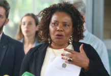 Margareth Menezes liga para pai de vítima de desabamento de igreja