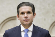 Motta proíbe panfletos e banners durante discussões na Câmara