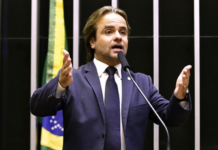 PEC quer reduzir idade mínima para candidaturas a senador e presidente