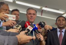 União Brasil e PSD defendem permanência de ministros no governo