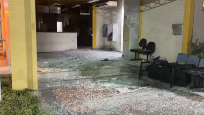 Vídeo mostra delegacia alvejada em Duque de Caxias (RJ)_67b32a8e8d10f.png