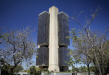 8 mi de chaves Pix de pessoa física são irregulares no Fisco, diz BC