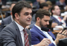 Anistia deve ser debatida no Congresso e não na rua, diz deputado do PT