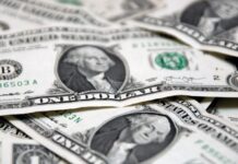 Após 7 pregões em queda, dólar sobe e fecha a R$ 5,676