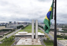 Com Motta e Alcolumbre ausentes, Congresso confirma Orçamento em março