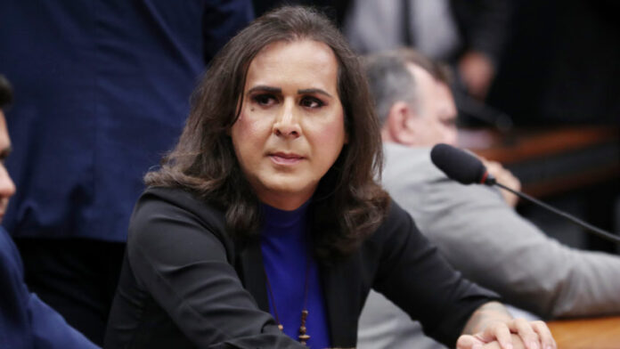 Deputada quer proibir anistia a condenados por atos extremistas_67eb31cb73a1a.jpeg