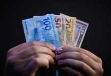 Endividamento das famílias sobe para 76,4% em fevereiro, diz CNC