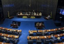 Governo mantém indicação de diplomata de carta com “pênis com asas”