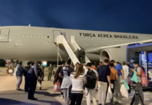 Grupo com 127 deportados dos Estados Unidos chega ao Brasil