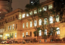 Professores paulistas aprovam greve a partir de 25 de abril