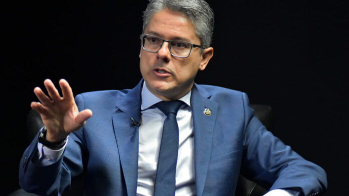 Senador propõe penas mais leves a atos “menos graves” do 8 de Janeiro_67df543e0a463.jpeg