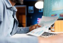 Setor de serviços cai 0,2% em janeiro, diz IBGE