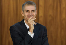 Sidônio reúne assessorias de ministérios para “integrar o governo”