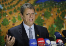 Tarcísio diz que fez “dever de casa” ao isentar ICMS de alimentos