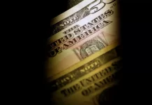 Dólar fecha 7ª sessão consecutiva de queda ante o real