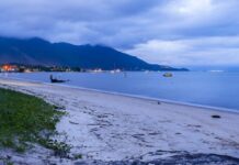 50 praias de SP estão impróprias para banho no feriado