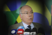 Avião da FAB era única forma trazer ex-primeira-dama, diz Mauro Vieira