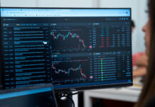 Bolsa de Hong Kong tem a maior queda em 3 décadas