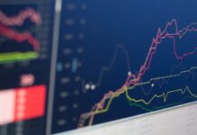 Bolsas asiáticas sobem com apoio do governo e tarifas da China