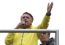 Bolsonaro diz que Moraes fez golpe para Lula vencer em 2022