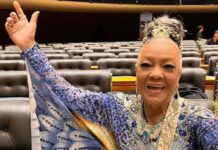 Câmara aprova endurecer pena por injúria racial a idosas e mulheres