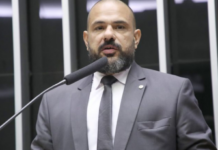 Carro do deputado Sargento Portugal é alvo de tiros no Rio