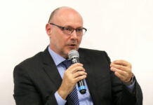 Diretor da Abin presta depoimento à Polícia Federal por 5 horas