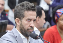 Ex acusa Janones de divulgar fotos íntimas; Justiça dá medida protetiva