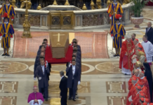 Leia texto colocado dentro do caixão do papa Francisco