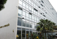 Prédio do Ministério da Educação pega fogo em Brasília