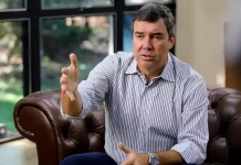 Derrocada do PSDB se intensifica com migração de Eduardo Leite e possível saída de último governador tucano