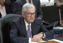 Chefe do Fed pede a estudantes que defendam a democracia dos EUA