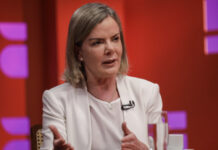 Fim da escala 6 X 1 será uma das prioridades do governo, diz Gleisi