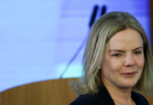 Gleisi critica fala de Bolsonaro sobre Lula e Janja na China