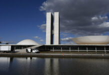 Leia a MP que endurecia regra do INSS e foi afrouxada pela esquerda