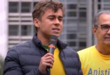 Nikolas corre com manifestantes na Esplanada em ato pela anistia