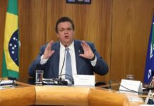 Novo ministro assinou emenda adiando controle de descontos no INSS