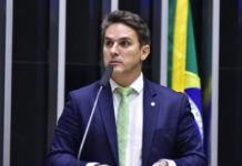 Oposição aciona PGR contra Lupi por omissão no INSS