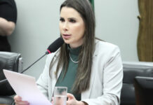 Oposição critica Lula depois de demissão de Cida Gonçalves