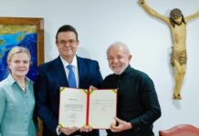 Oposição pede afastamento de novo ministro da Previdência