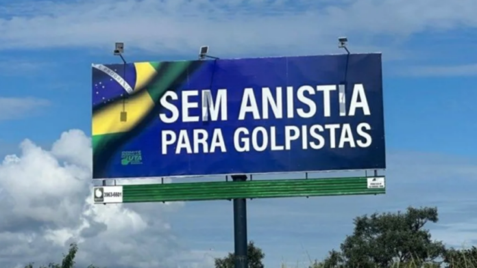Outdoor contra anistia é removido de Brasília_68141049eb5f8.png