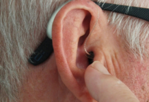 Perda auditiva acelera declínio cognitivo, diz estudo