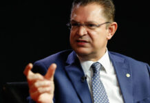 Sóstenes pede afastamento do ministro da Previdência à PGR