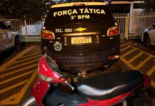 Adolescentes são detidos com motocicleta suspeita de ser produto de assalto em Dourados
