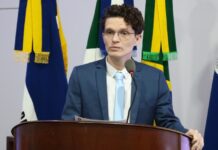 Franklin questiona contratos que somam R$ 5 milhões e cobra direitos de merendeiras