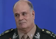 ‘Ou mentiu na polícia ou mente aqui’, diz Moraes ao general Freire Gomes em audiência