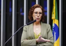 PGR pede prisão preventiva de Carla Zambelli após parlamentar fugir do país