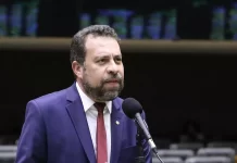 Boulos inicia caravana por 15 estados para mobilizar esquerda de olho em 2026
