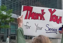 Trump apela à Suprema Corte para manter cortes em massa no governo federal